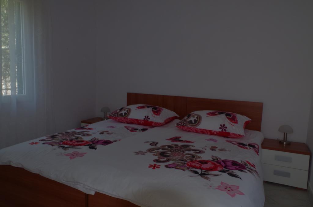 Apartmani Kusic Трпань Экстерьер фото
